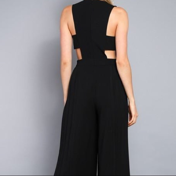 ❗️CLOSING SALE❗️Open Detail Black Jumpsuit/ Jumper - Picture 4 of 4